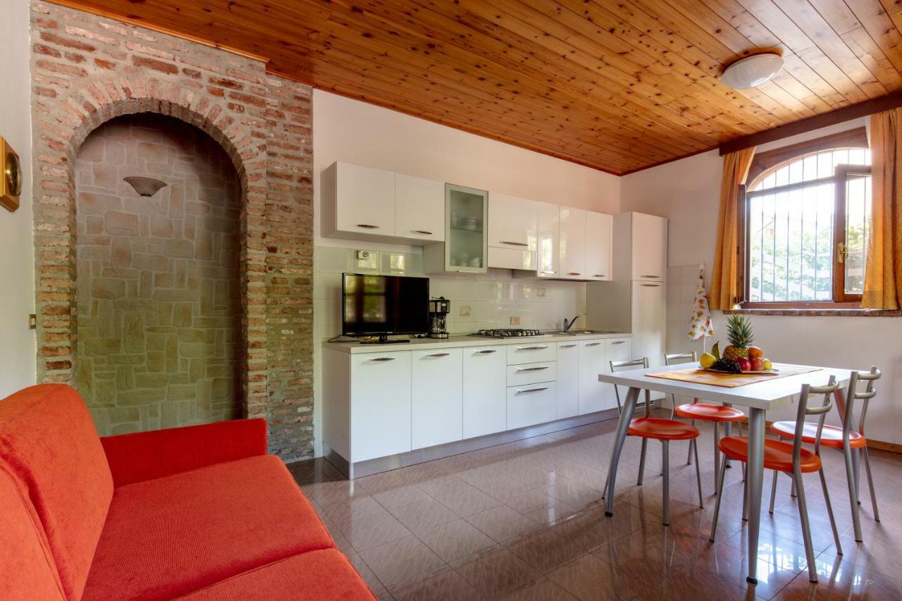 Villa Mariarosa Apartments Тіньяле Екстер'єр фото