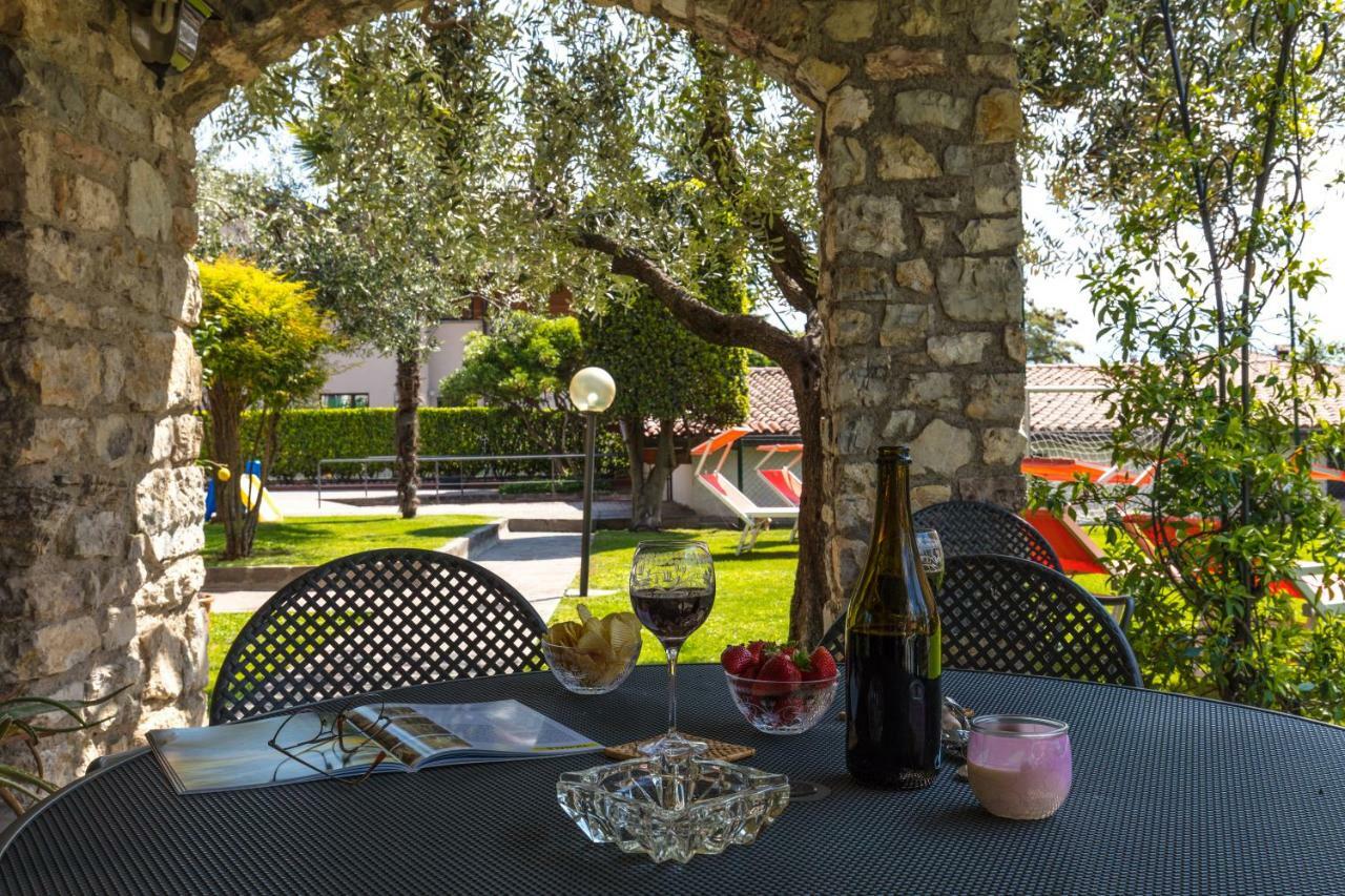 Villa Mariarosa Apartments Тіньяле Екстер'єр фото